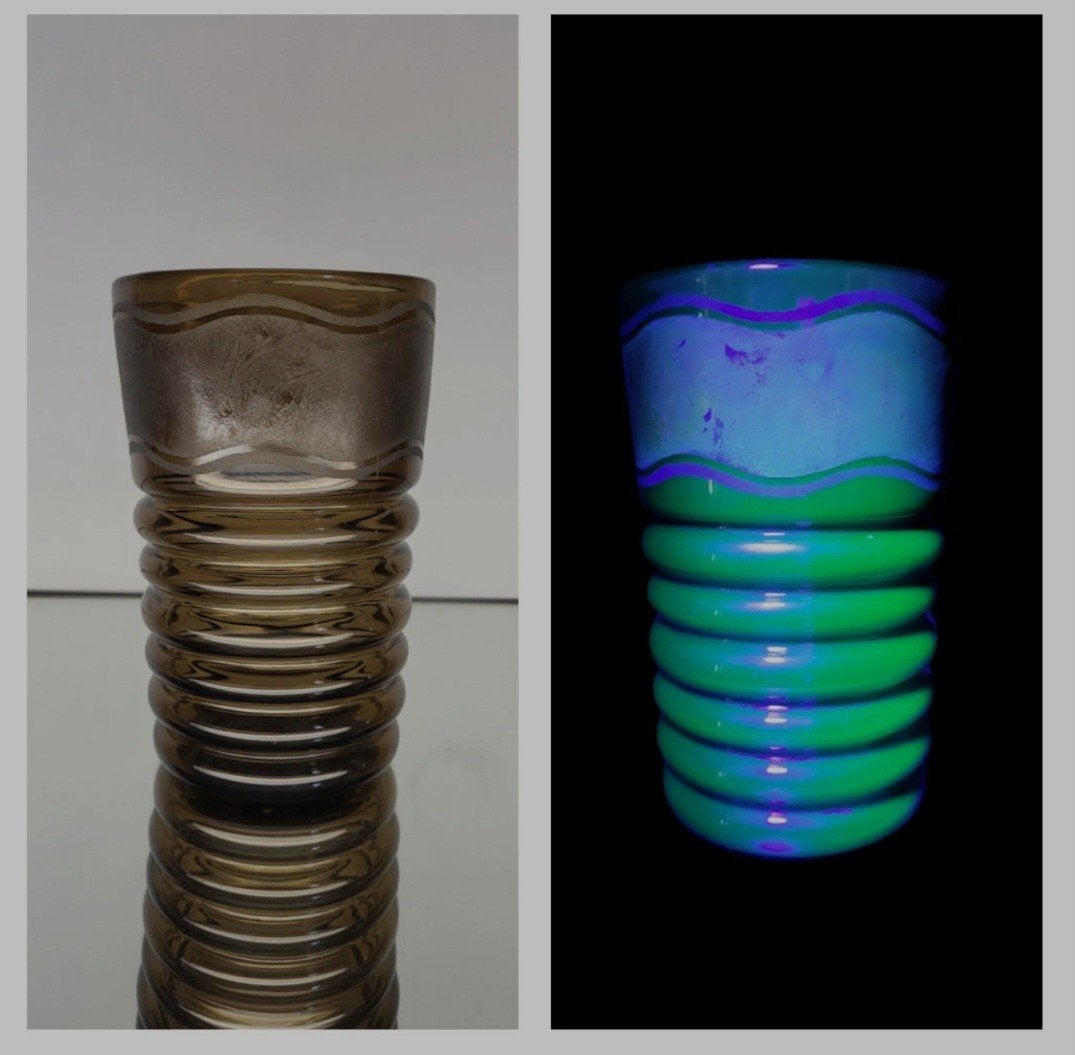 Uranium of annagroen glazen Art Deco vaas, met reliëf en gez, Ophalen of Verzenden