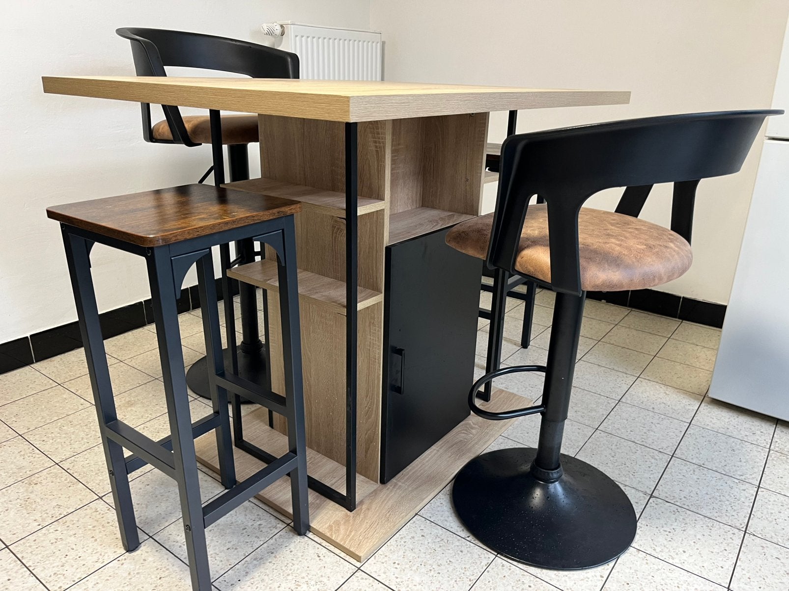 Ilot central avec tabourets bois noir et imitation hêtre, 100 à 150 cm, Quatre personnes, Métal, Enlèvement