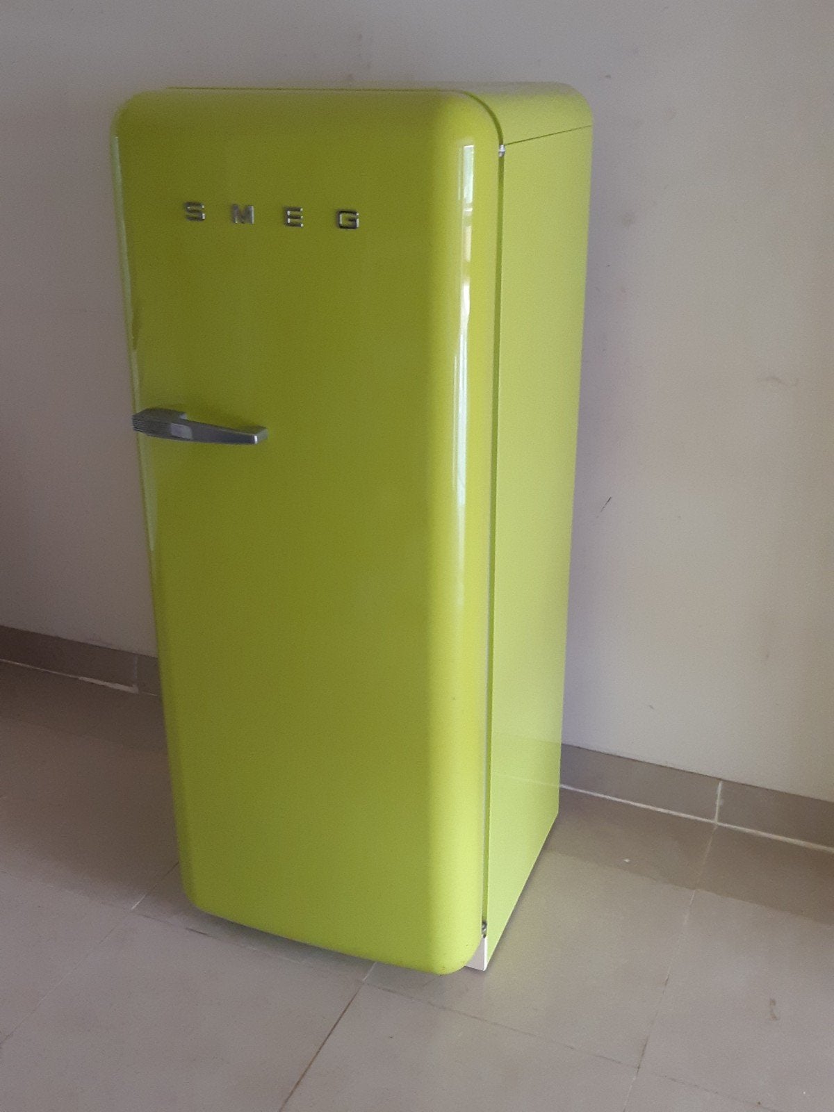 Smeg ijskast 222 liter + vriesvak 26 liter
150 x 60 x 70 cm, Elektronische apparatuur, Ophalen of Verzenden, Zo goed als nieuw