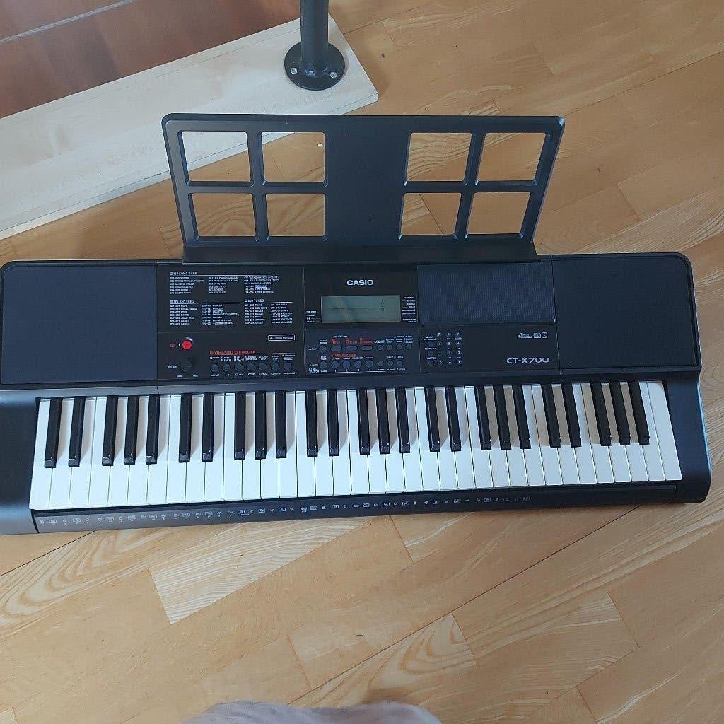 Keyboard Casio CT-X700, Muziek en Instrumenten, Keyboards, Ophalen, Casio, 61 toetsen, Zo goed als nieuw