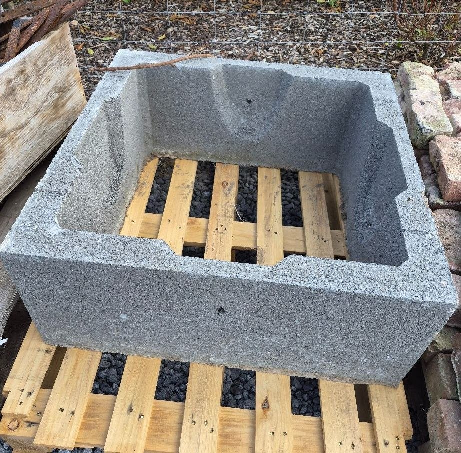Betonnen opzetstuk (of ophoogrand) voor een inspectieput., Enlèvement
