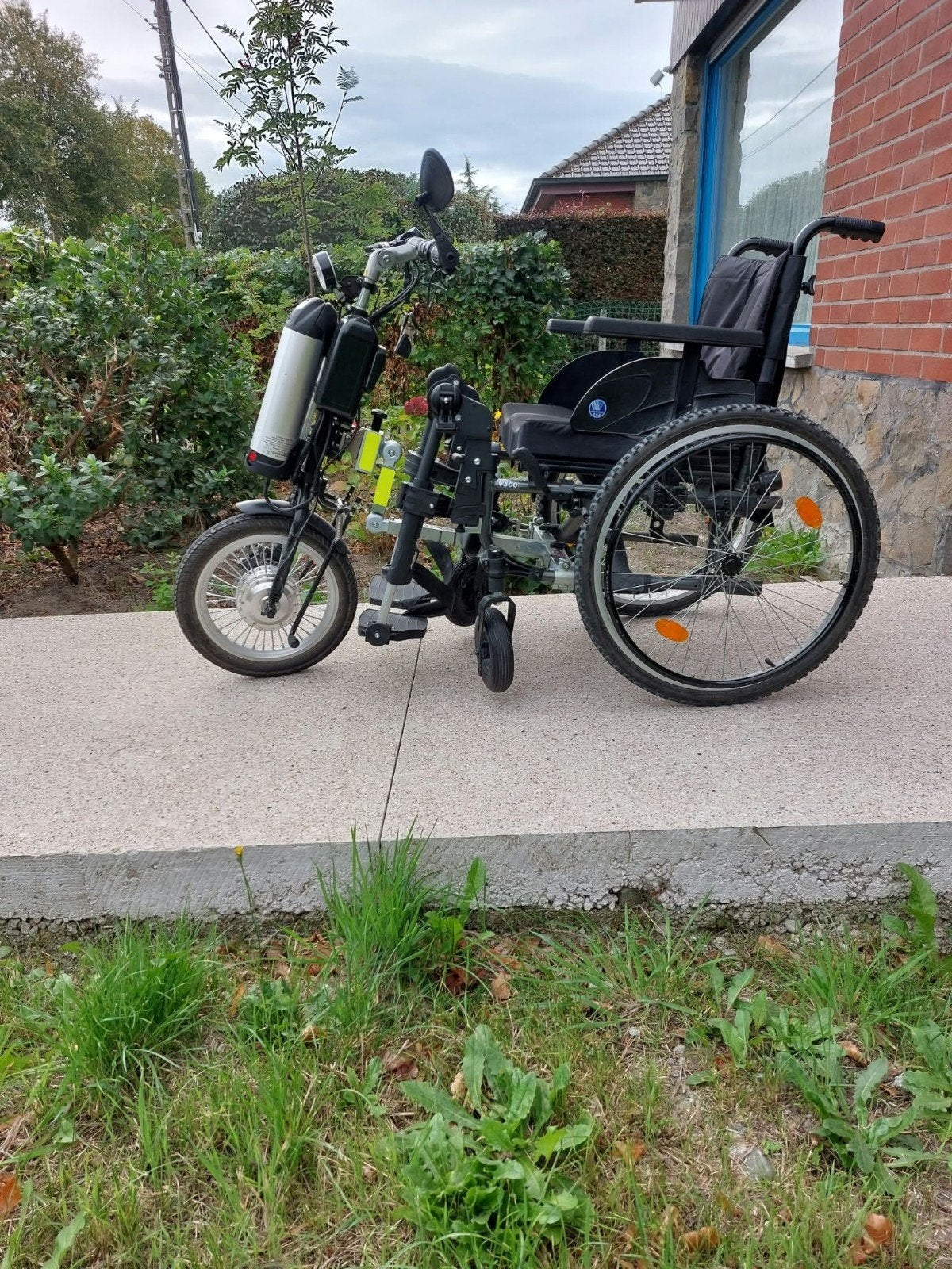 aankoppelwiel met rolstoel, ook bruikbaar als scootmobiel, Ophalen, Inklapbaar, Zo goed als nieuw, Duwrolstoel