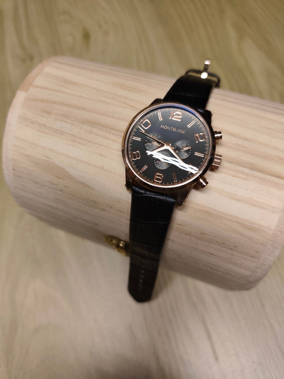 Montre portant le nom Montblanc et son emblème, Bijoux, Sacs & Beauté, Montre-bracelet, Autres marques, Enlèvement ou Envoi, 1960 ou plus tard