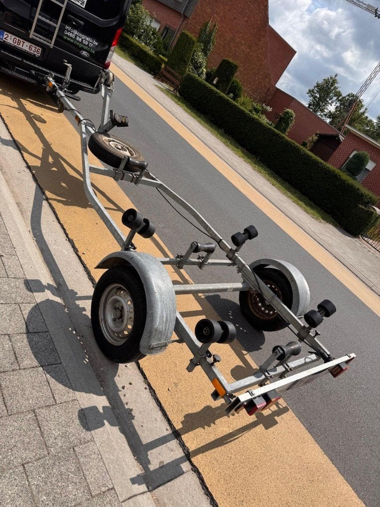 Boottrailer Kalf 650 kg –  (incl. reservewiel), Watersport en Boten, Boottrailers, Ophalen, Gebruikt, Minder dan 6 meter, Minder dan 1500 kg