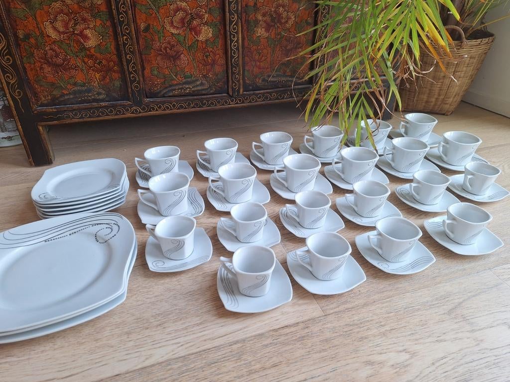 Service à café, Enlèvement