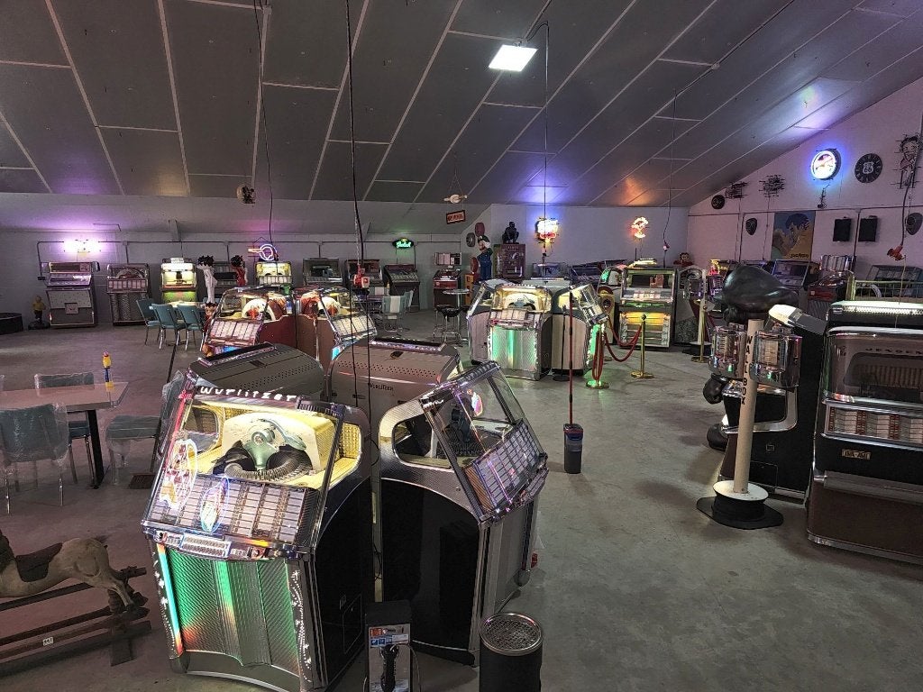 jukeboxen met app en bluetooth, Collections, Machines | Jukebox, Comme neuf, Autres marques, 1950 à 1960, Avec singles, Enlèvement