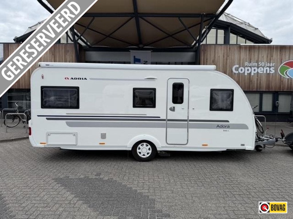 Adria Adora 542 UL, Caravanes & Camping, Jusqu'à 4, 6 à 7 mètres, 1250 - 1500 kg, Poêle