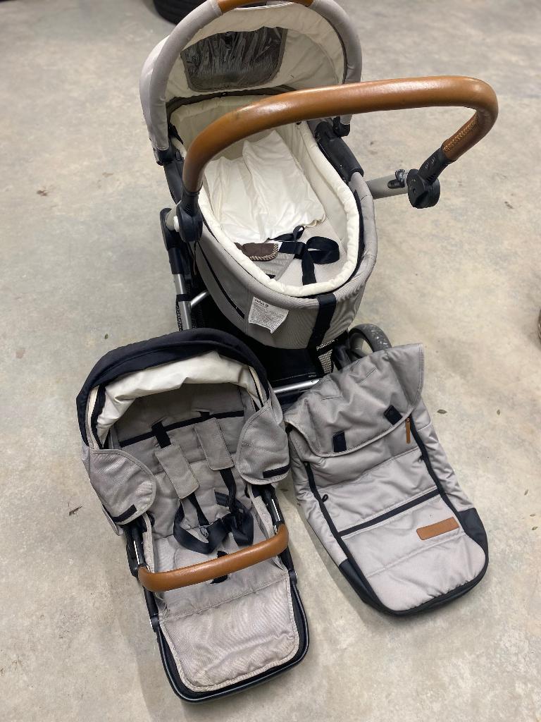 Babywagen Mutsy met toebehoren. Derde afprijzing!, Kinderen en Baby's, Ophalen, Gebruikt, Verstelbare duwstang, Combiwagen