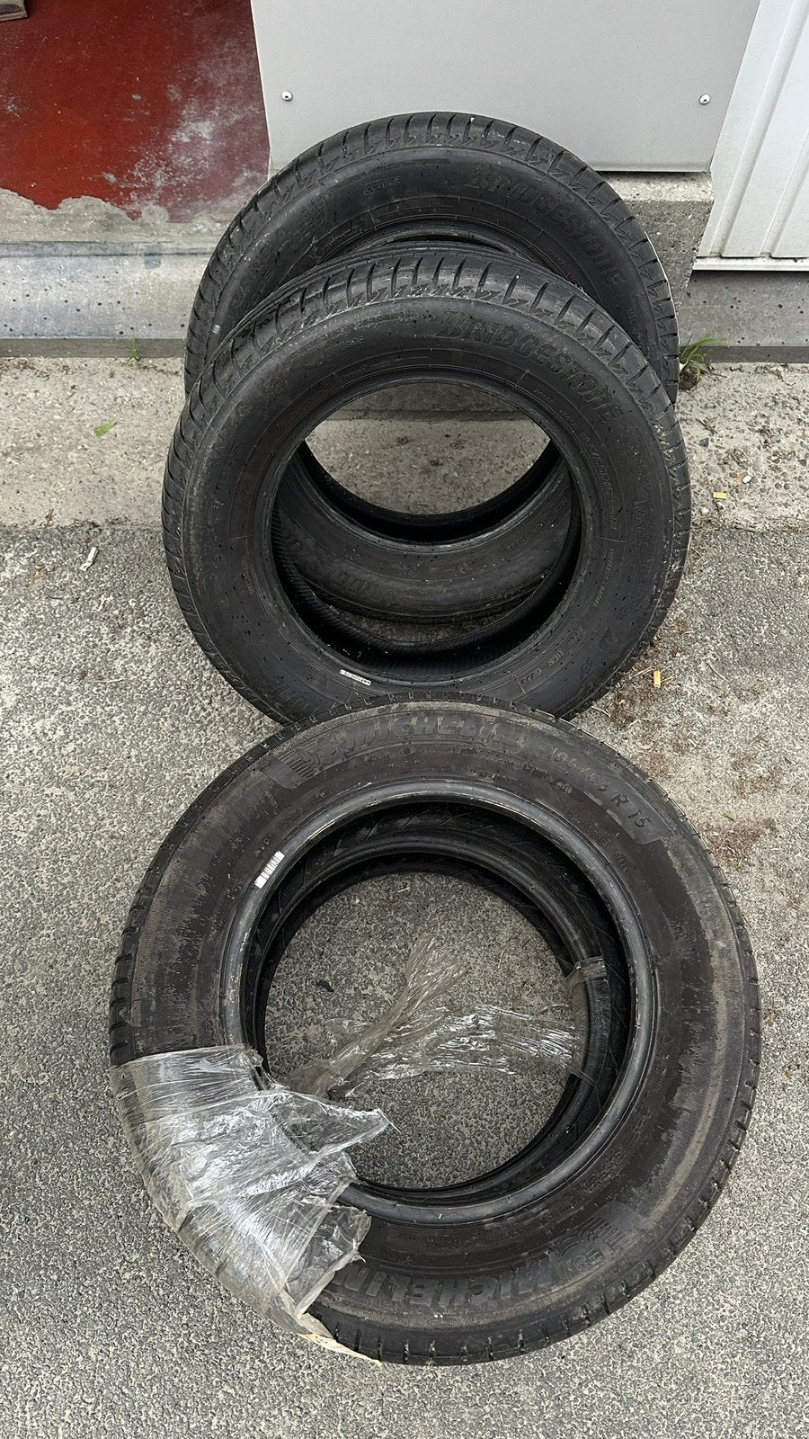ZOMERBANDEN 2x MICHELIN 2x BRIDGESTONE, Ophalen, 15 inch, Band(en), Personenwagen