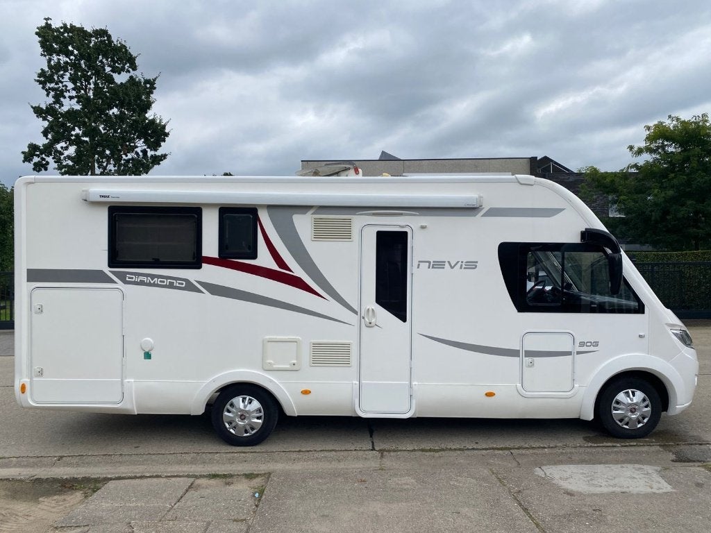 Mc Louis Nevis Diamond 90 G, Caravans en Kamperen, Integraal, Ringverwarming, Fiat, Bedrijf