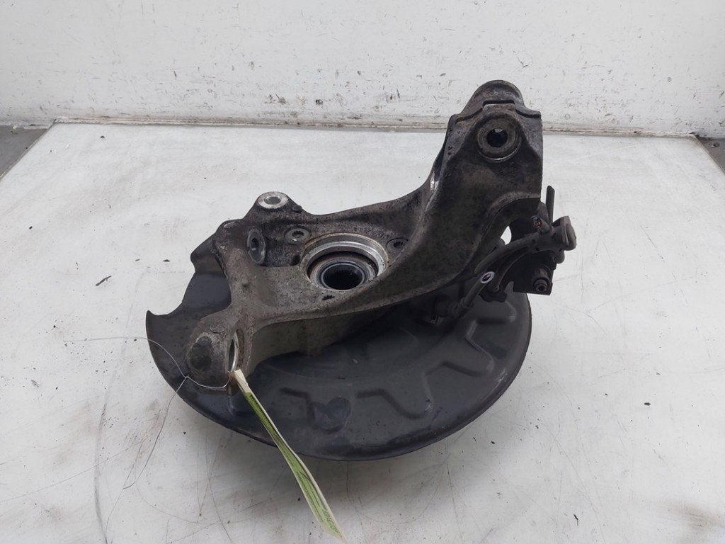 FUSEE AVANT DROITE Volkswagen Golf VIII (CD1) (01-2019/-), Volkswagen, Volkswagen AG, Utilisé, Kundenbetreuung@volkswagen.de