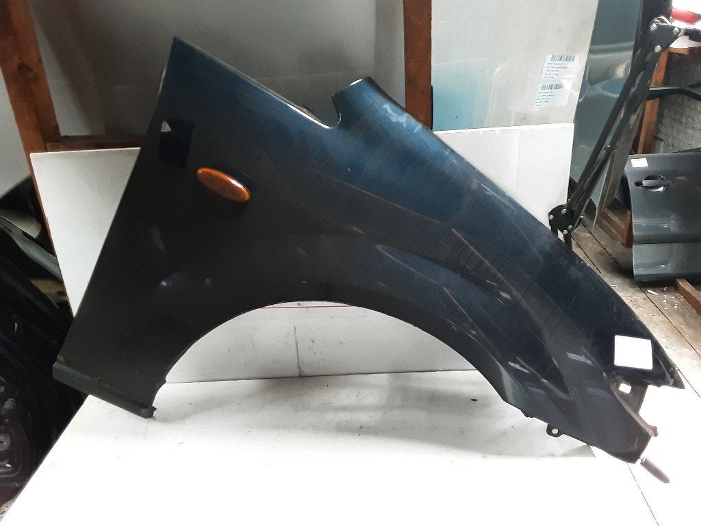 SPATBORD RECHTS VOOR Mazda Premacy (01-1999/03-2005), Hitdorfer Straße 73
51371  Leverkusen, DE, Gebruikt, Spatbord, Mazda