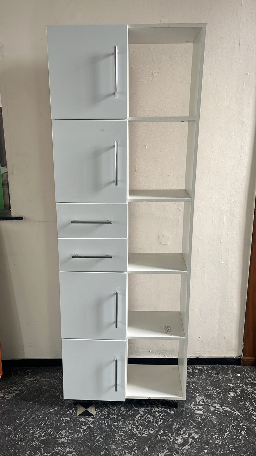 Meuble de rangement blanc – Portes, tiroirs & étagères