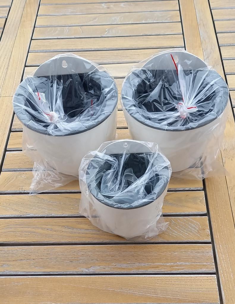 set van 3 zelfwaterende bloempotten om aan muur te hangen, Neuf, Enlèvement ou Envoi, Moins de 25 cm, Rond