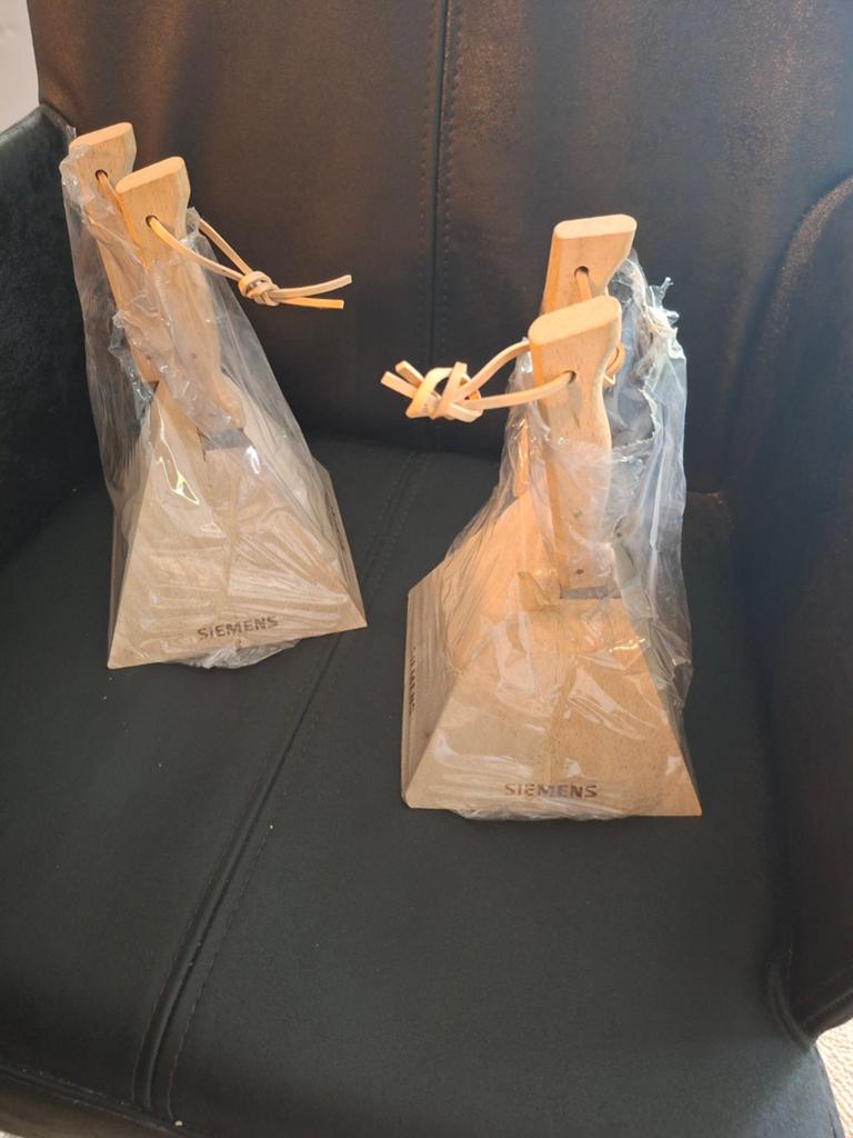 Bloc à couteaux avec 2 couteaux à steak. 2 pièces au total, Enlèvement ou Envoi, Neuf, Bois, Multicolore