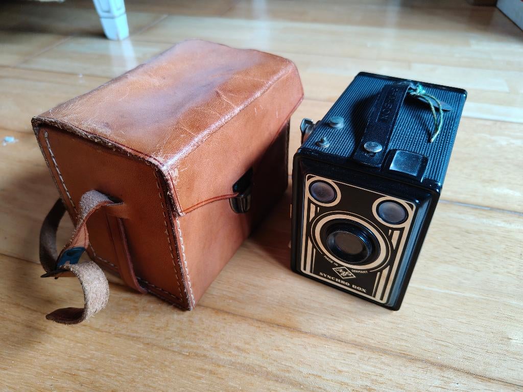 Antiek fototoestel Agfa Synchro Box, Ophalen