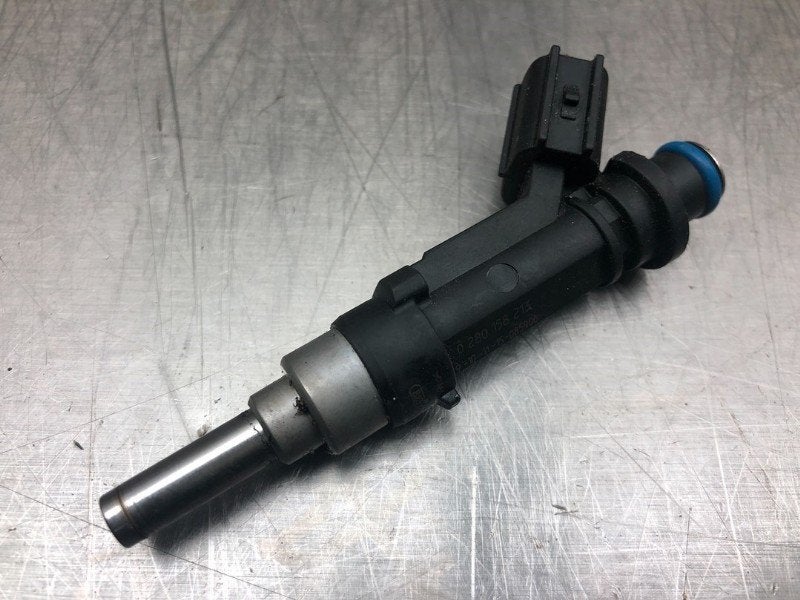 INJECTOR BRANDSTOF Toyota Yaris III (P13) (|2320947010|), Gebruikt, Toyota