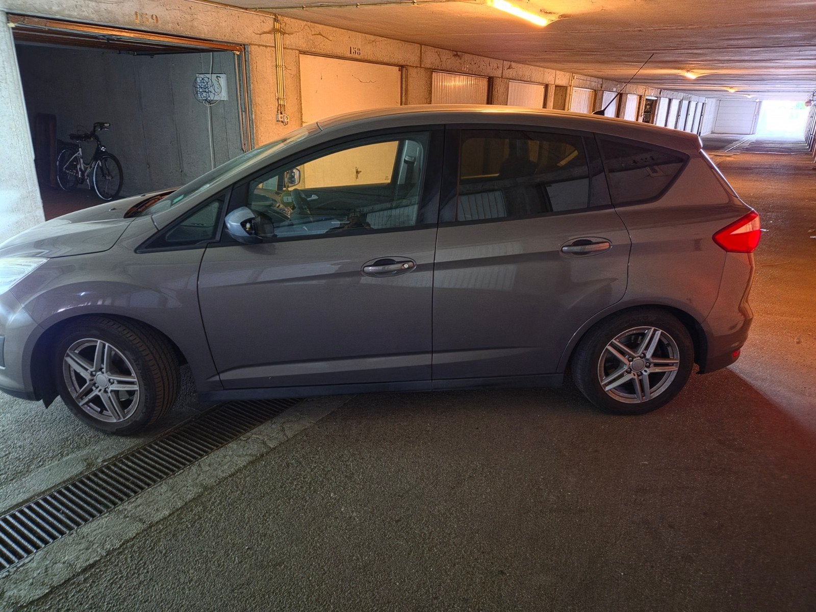 Ford C Max 1.0 essence, Autos, Ford, Entreprise, C-Max, Essence, Euro 5, MPV ou Monospace, 5 portes, Boîte manuelle, Brun, Noir