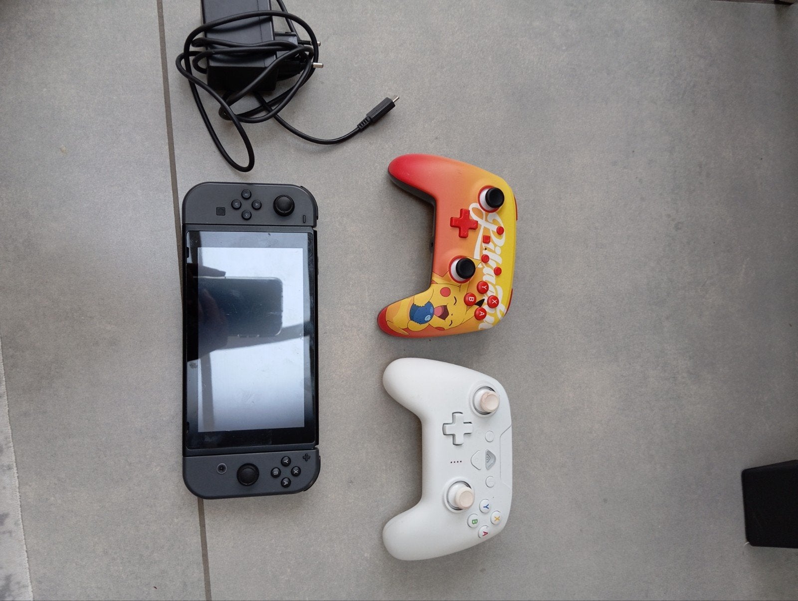 Nintendo Switch Grey Reset + 2 manettes gratuites !, Consoles de jeu & Jeux vidéo, Consoles de jeu | Nintendo 2DS & 3DS, Enlèvement