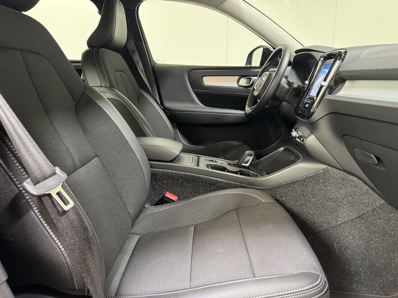 Volvo XC40 1.5 Benzine Autom. Momentum Pro - Airco - Topsta, 0 kg, Zwart, 120 kW, 5 zetels