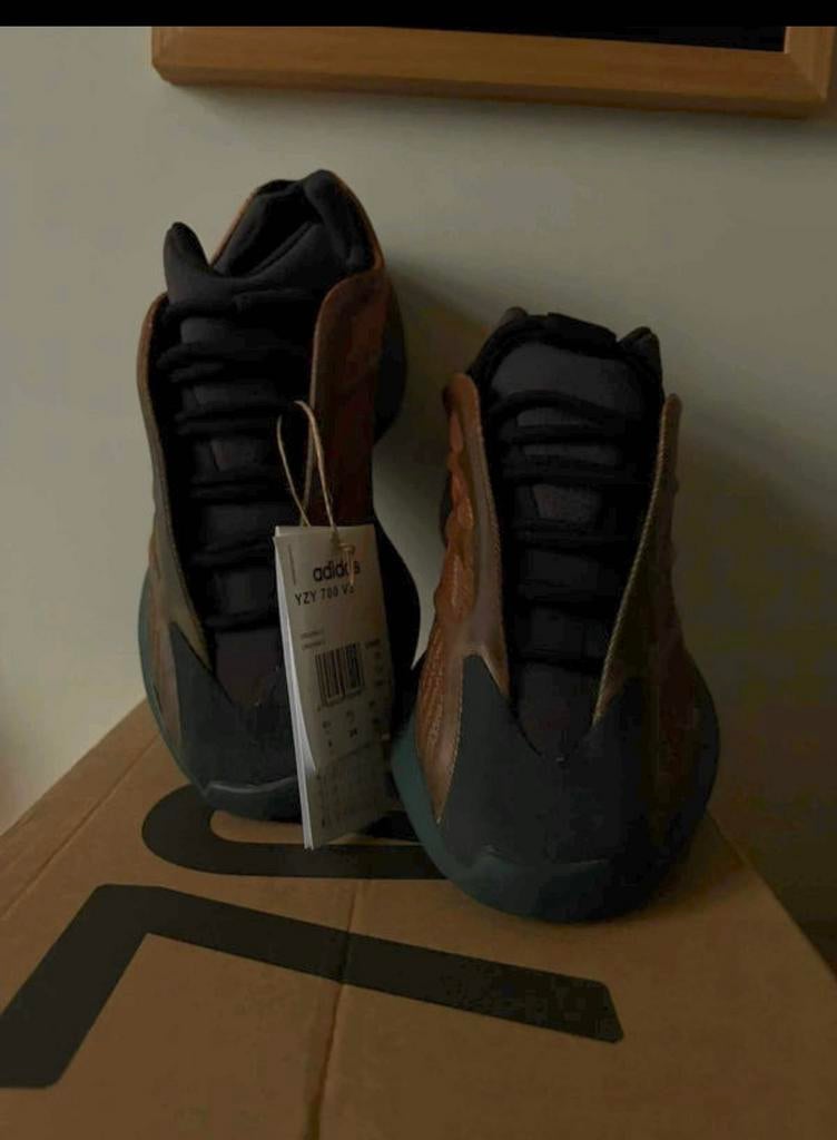 Yeezy 700 v3 Copper Fade, Kleding | Heren, Schoenen, Bruin, Nieuw, Ophalen of Verzenden, Sneakers
