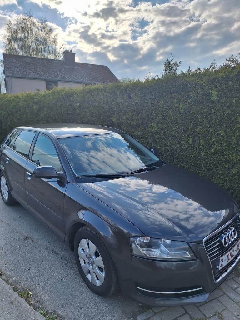 Audi A3 1.6 tdi de 2010 noir avec intérieur cuir brun chauff, Autos, Cuir, Achat, Intérieur cuir, Particulier