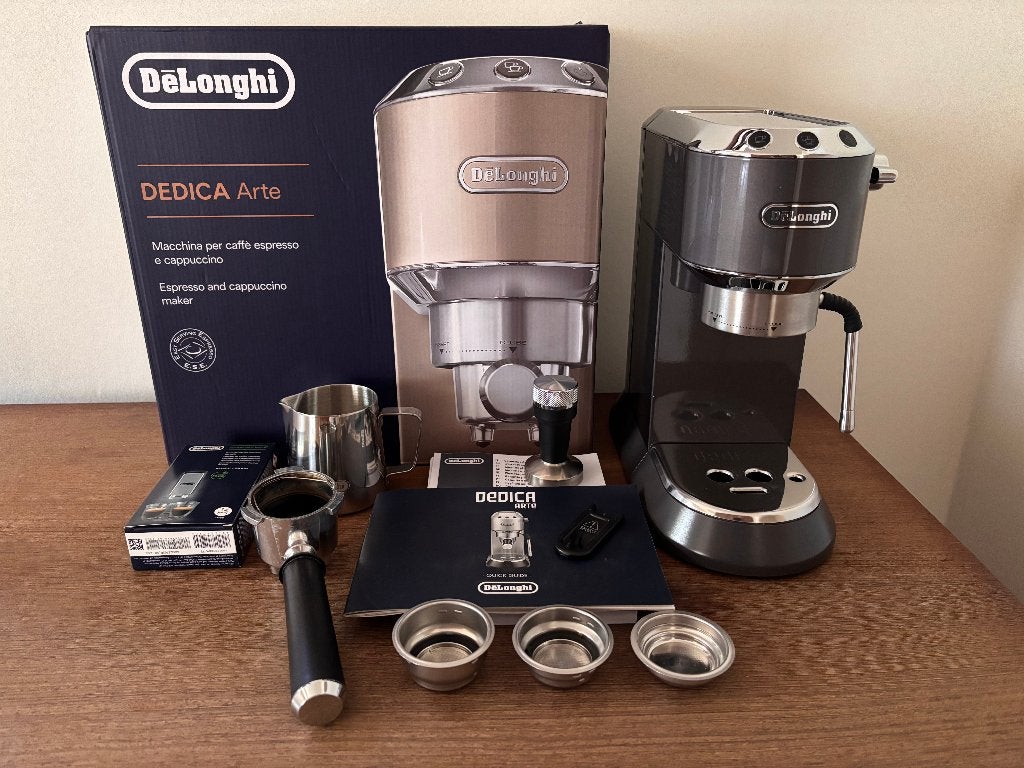 DeLonghi Dedica Arte espresso en capuccino maker, Electroménager, Café moulu, Machine à espresso, Réservoir d'eau amovible, 2 à 4 tasses