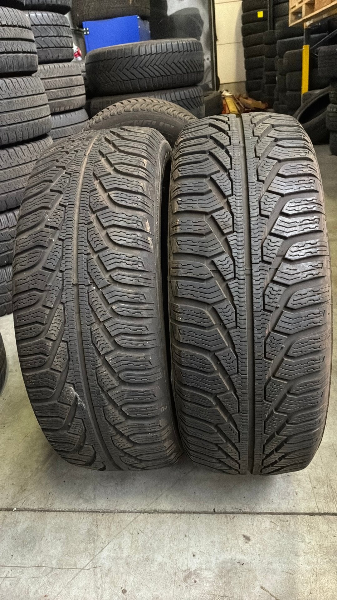 Pneus d'hiver 2156016 215/60/16 215/60R16 la marque Uniroyal, Enlèvement