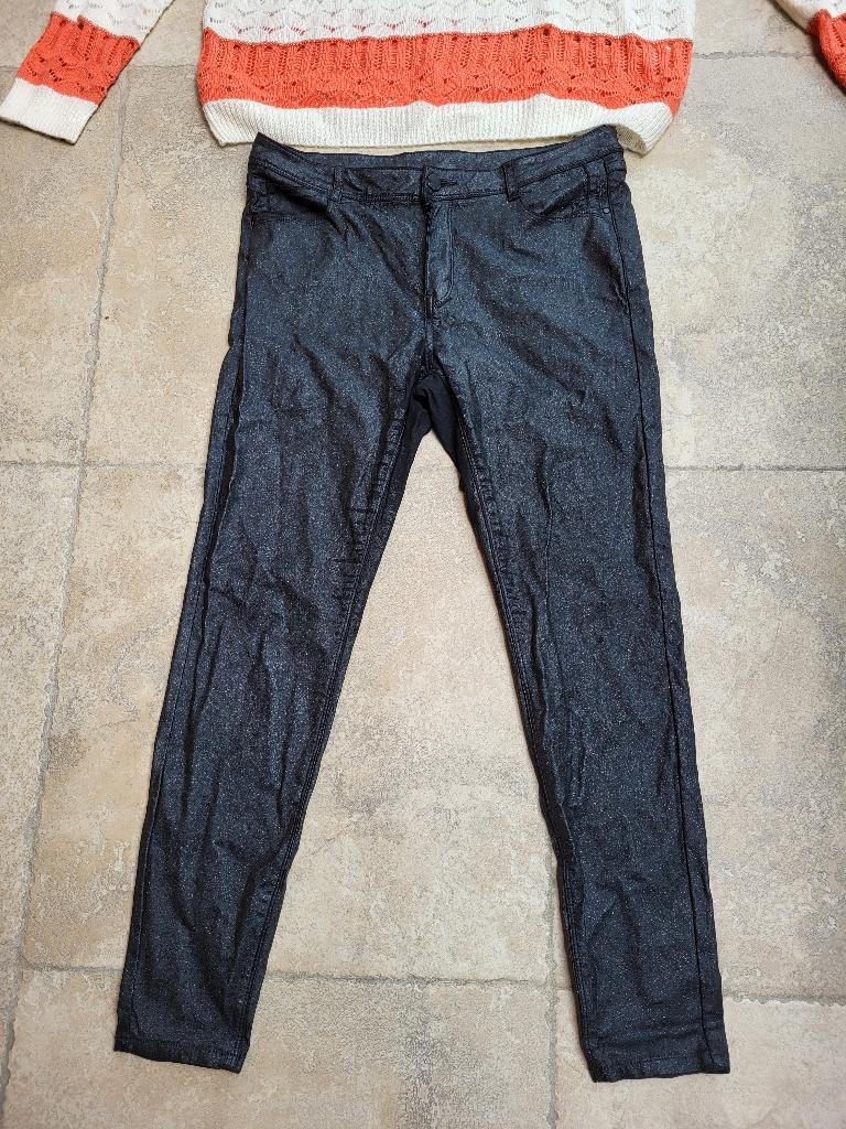 GRATIS : zwarte glitter broek mt 42 (zie foto's), Kleding | Dames, Broeken en Pantalons, Zwart, Maat 42/44 (L), Ophalen of Verzenden