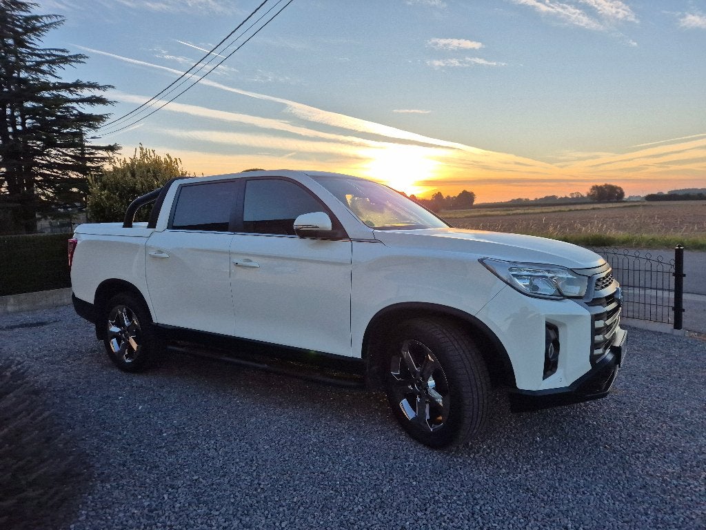 SsangYong Musso, Cuir, Achat, Entretenue par le concessionnaire, Noir