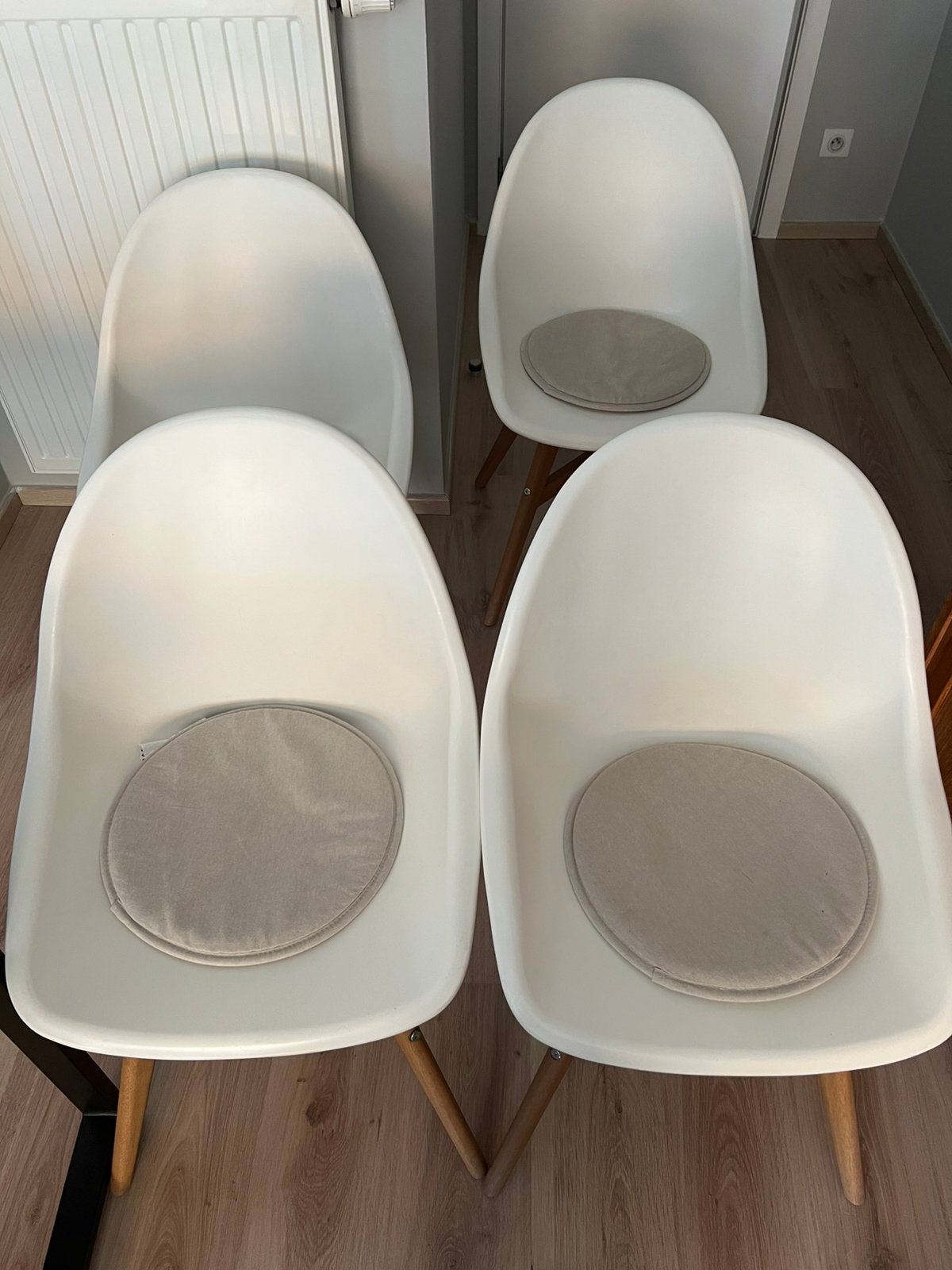 4 witte Scandinavische stoelen, Huis en Inrichting, Stoelen, Ophalen, Zo goed als nieuw, Wit, Vier