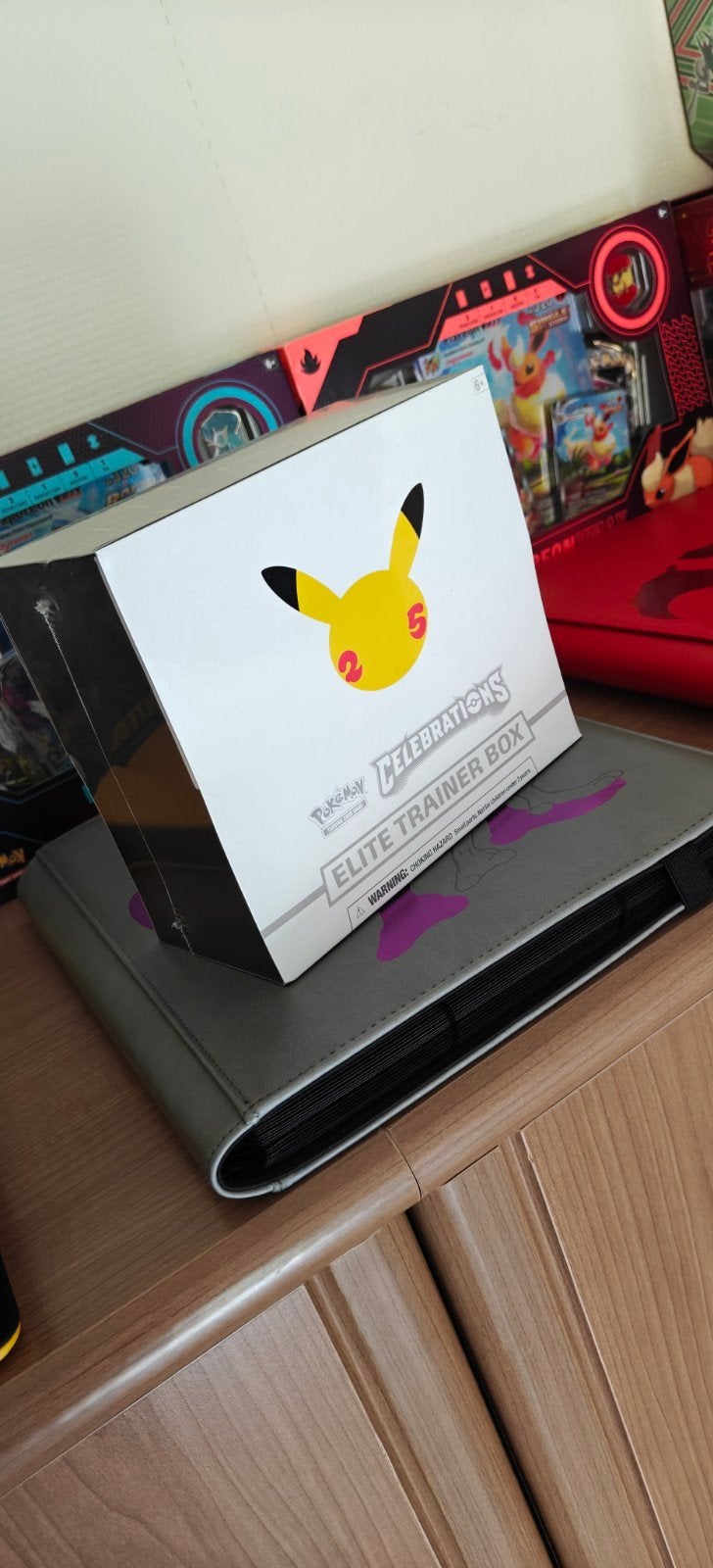 Elite trainer box Pokemon 25th celebrations, Ophalen of Verzenden, Nieuw, Booster, Foil
