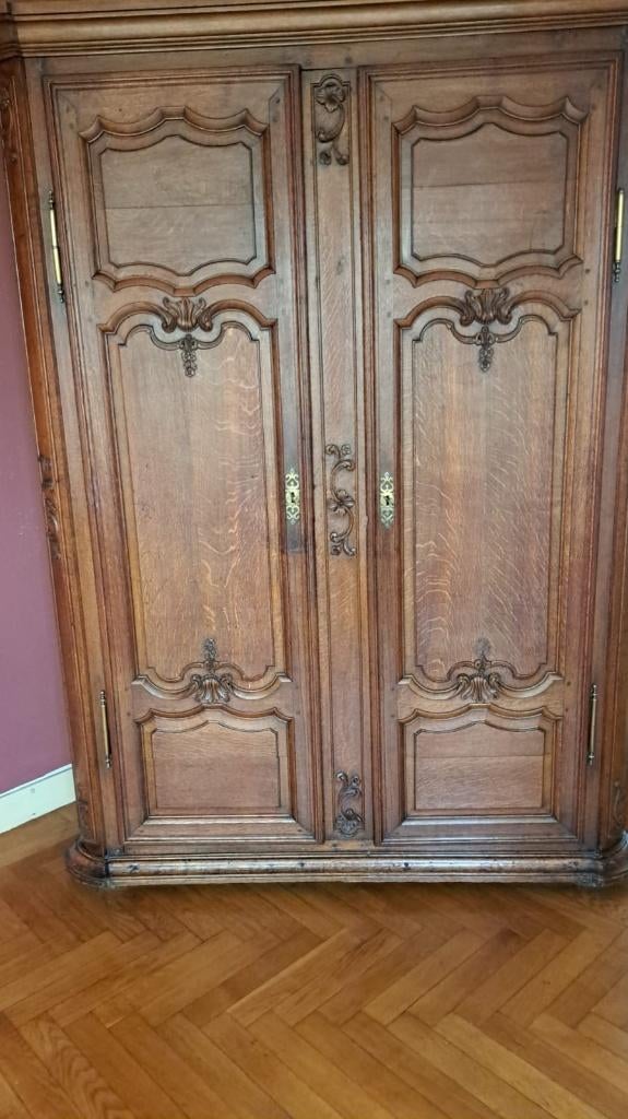 Normandische kledingkast in gebeeldhouwd massief eik, Antiek en Kunst, Ophalen