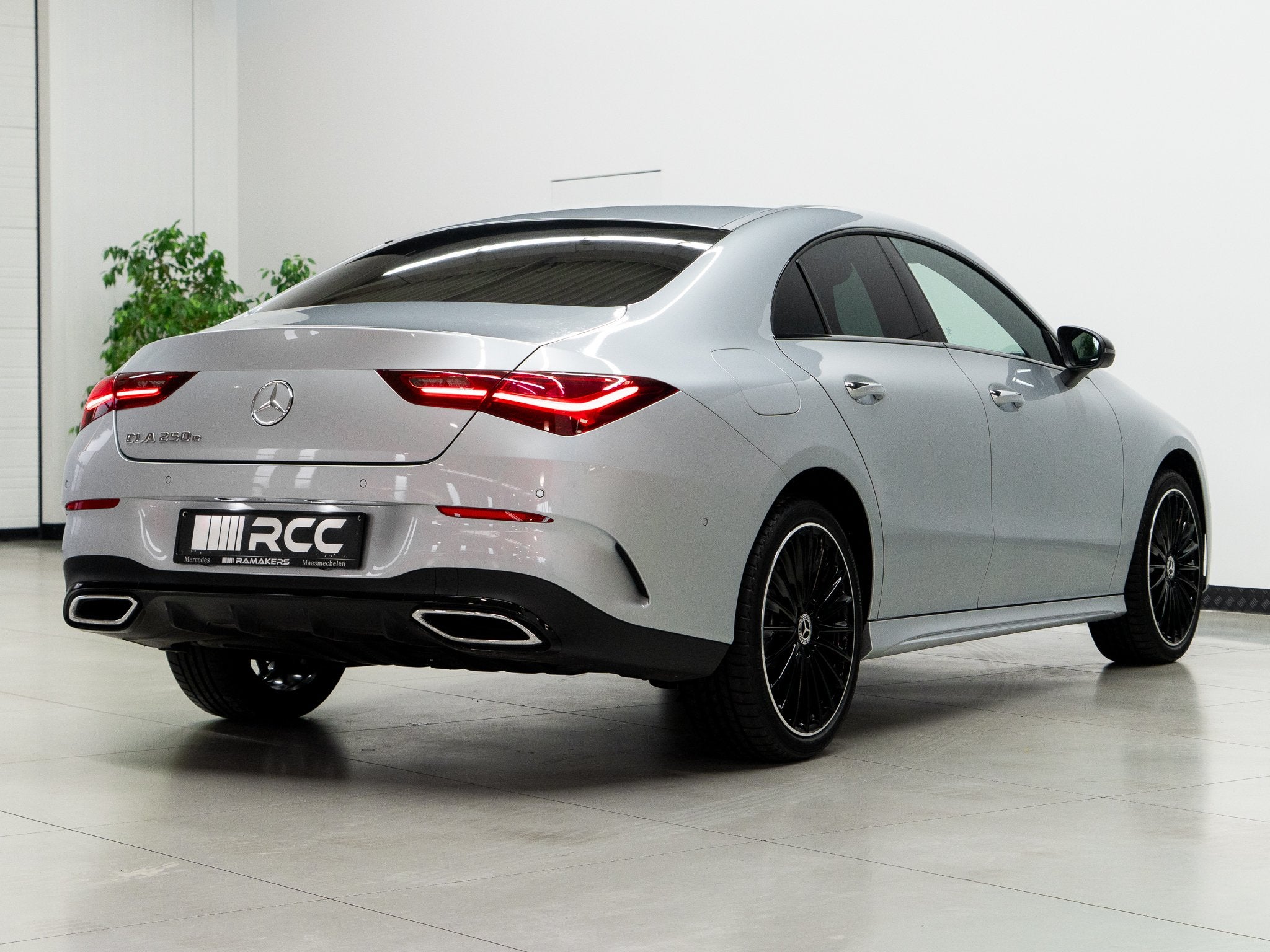 Mercedes-Benz CLA-Klasse 250 e Coupé AMG Night 19" Burmeste, Autos, Achat, 4 portes, Entreprise, Carnet d'entretien