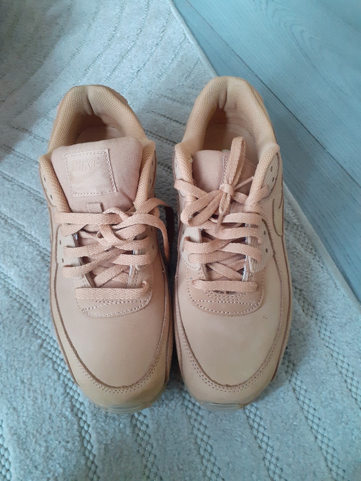 Nike schoenen, Ophalen