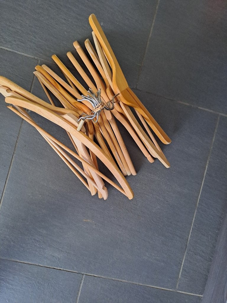 Cintres bois, 12 pièces, Divers, Divers Autre, Enlèvement, Utilisé
