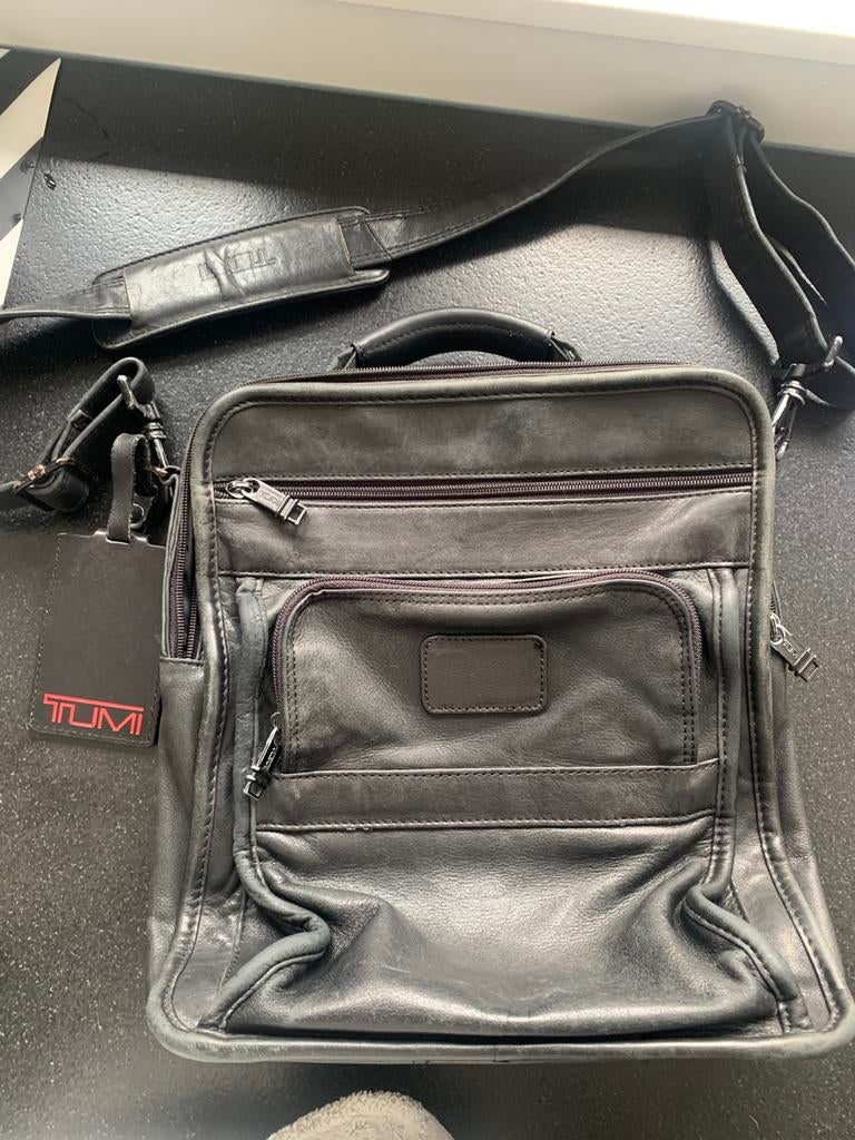 Tumi tas / laptoptas, Computers en Software, Laptoptassen, Zo goed als nieuw, Schoudertas, Ophalen