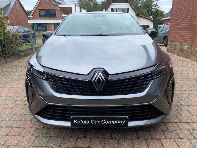RENAULT CLIO IN NIEUWSTAAT MET 2400 KM !!!!, Auto's, Voorwielaandrijving, Euro 6, Leder en Stof, Parkeersensor