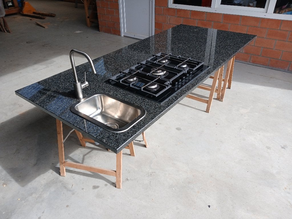Keukenwerkblad graniet 2,40x1,02m (evt+gasfornuis, spoelbak), Doe-het-zelf en Bouw, Ophalen, Zo goed als nieuw, Overige materialen