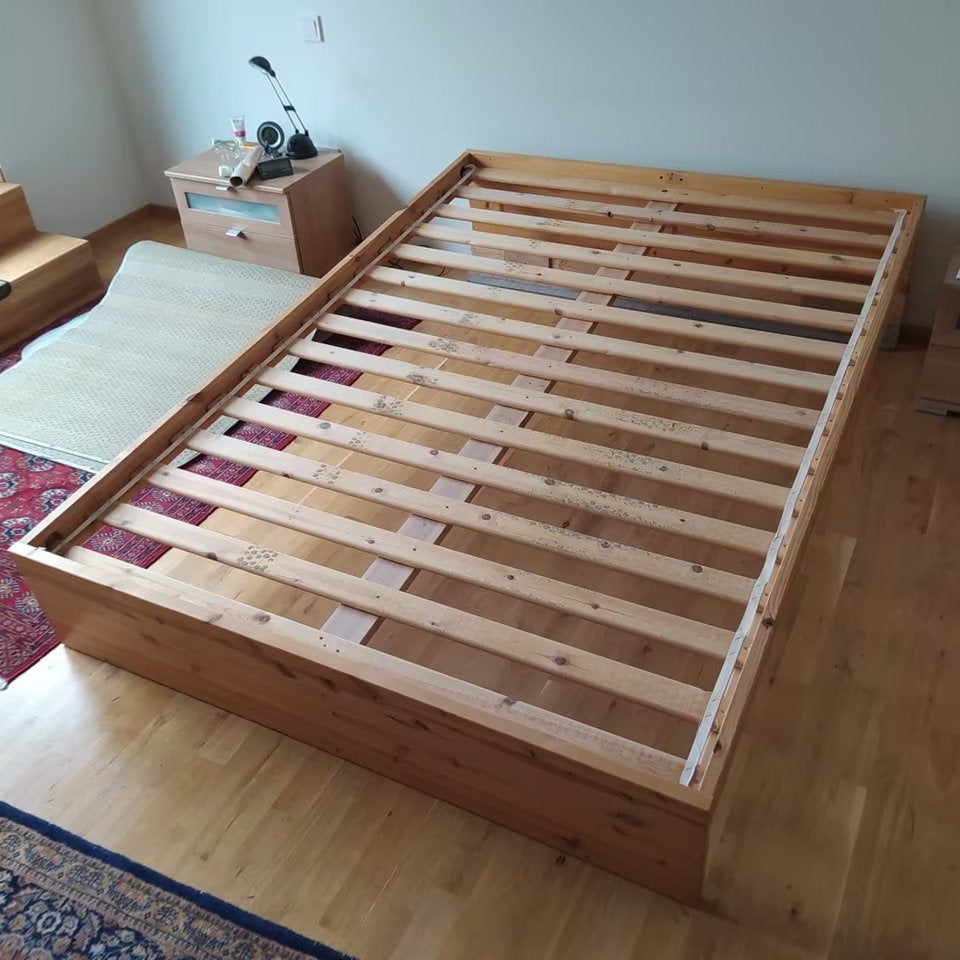 Gratis Ikea bed frame 140x200, Enlèvement
