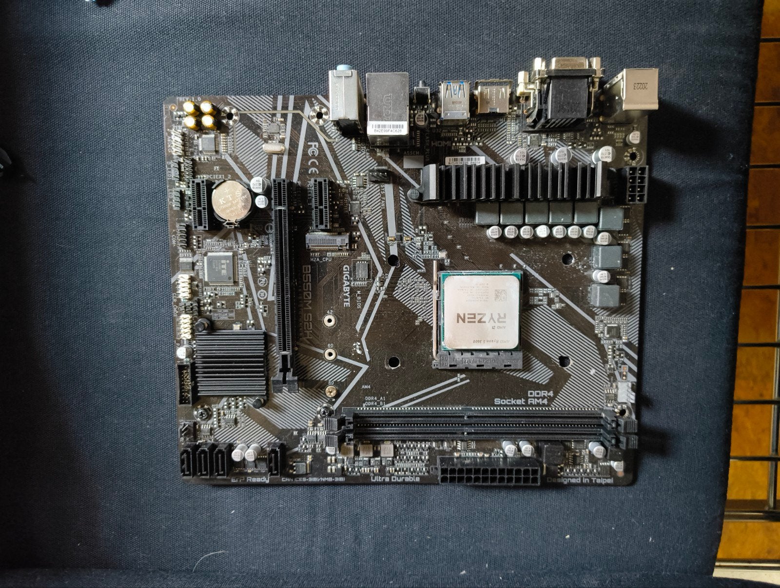 MSI B550M PRO-VDH + Ryzen 5 3600, Computers en Software, Moederborden, AMD, Ophalen of Verzenden