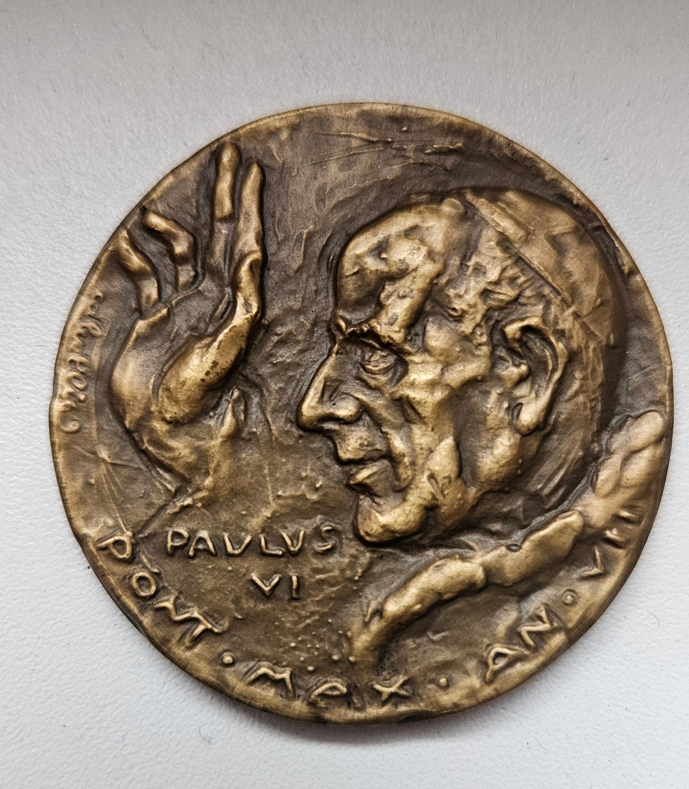 Vaticaanse pauselijke medaille van Paus Paulus VI, Ophalen