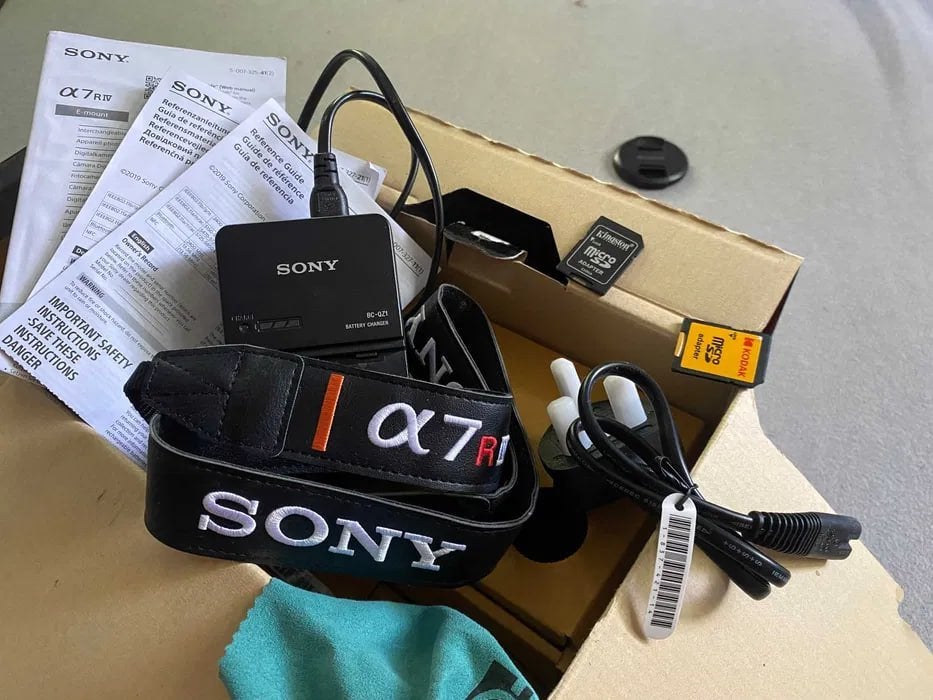 Sony A7R IV + Sony FE 28-70 mm, Moins de 4 fois, 61 mégapixels, Comme neuf, Appareil photo hybride