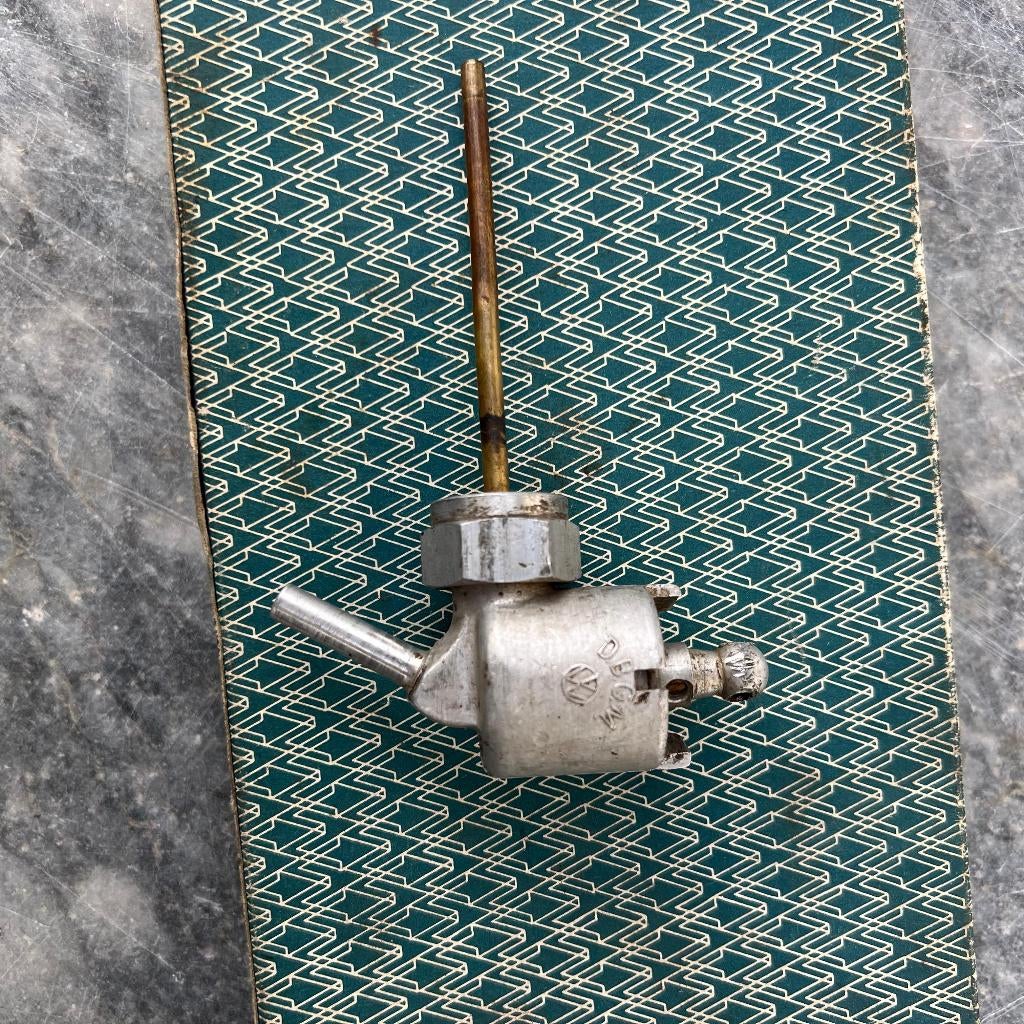 VW Kever brandstofkraan 6MM 1956 en eerder 111209021D, Ophalen of Verzenden, Gebruikt