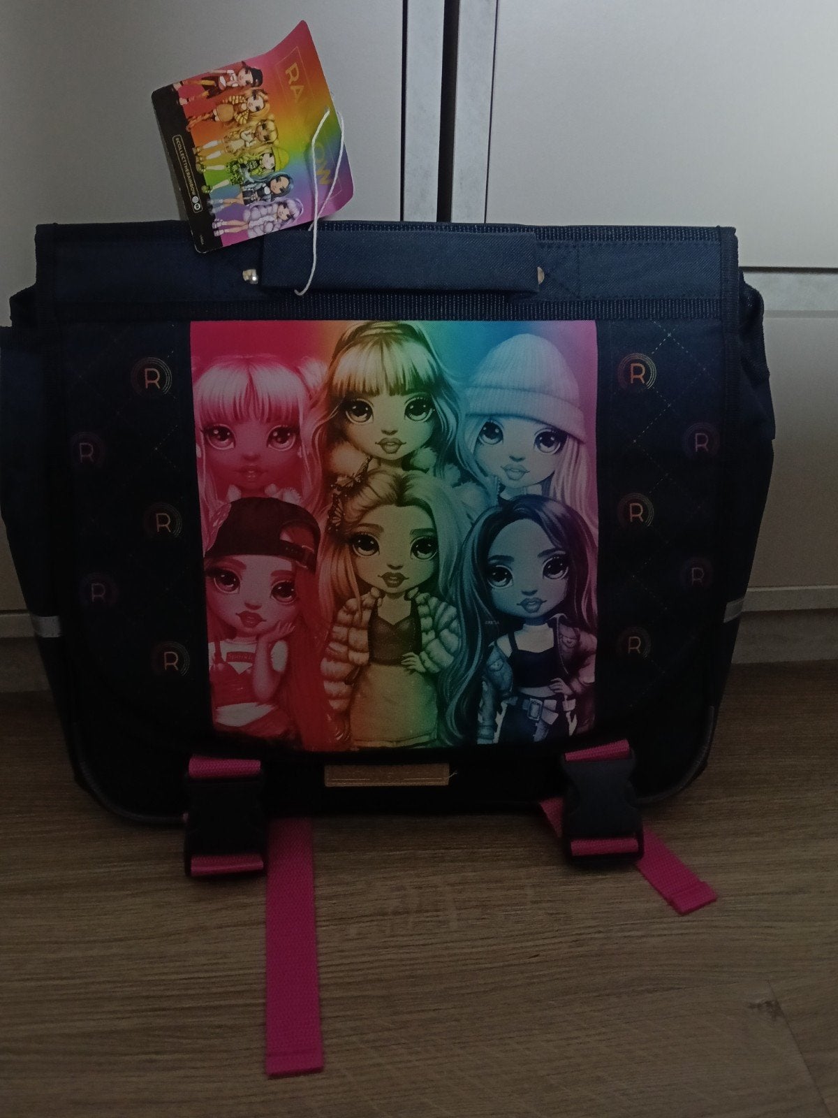 nieuw boekentas van Rainbow High, Ophalen