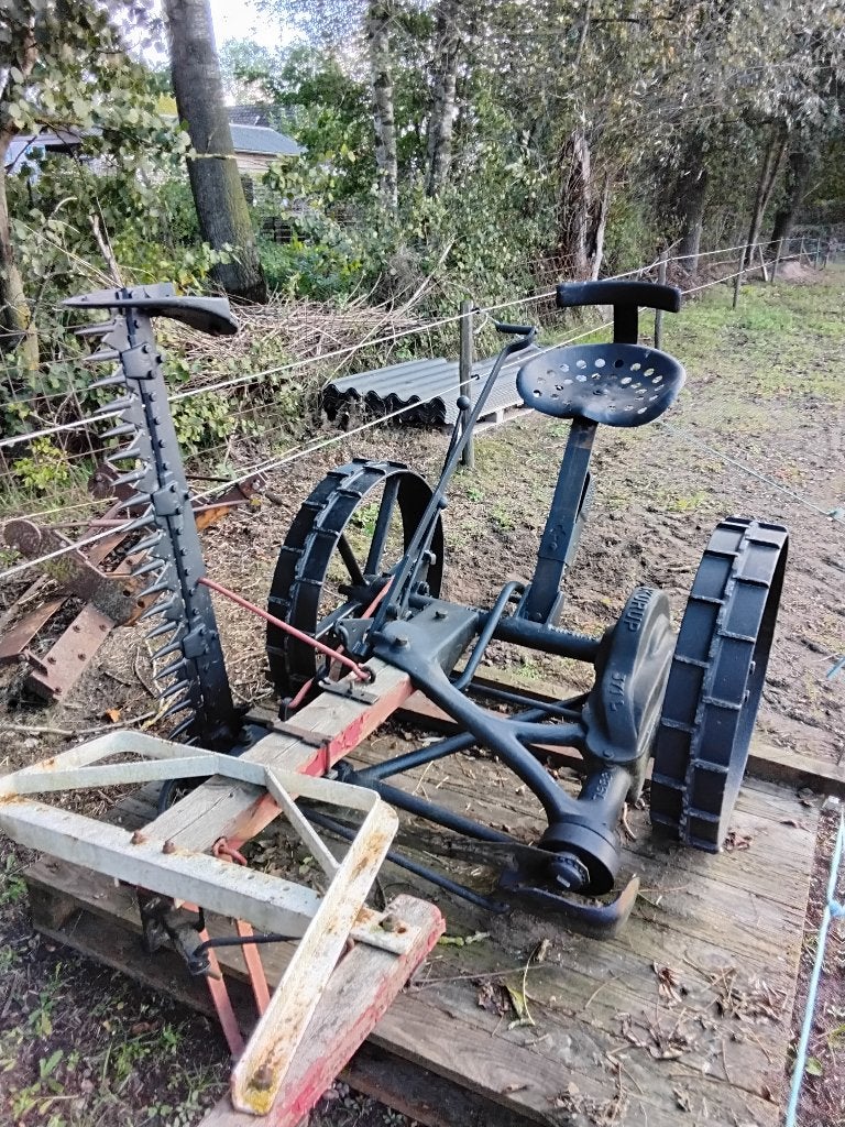 Mooie antieke paarden maaimachine