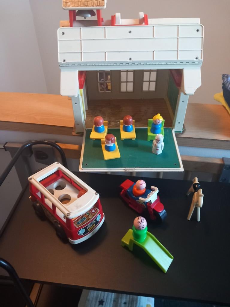 Schooltje fisher price, Ophalen