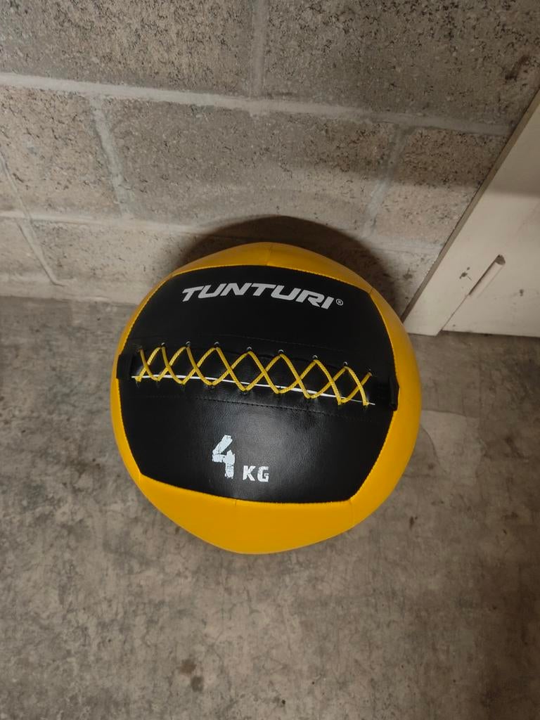 Medicine ball 4 kg, Sport en Fitness, Ophalen of Verzenden, Zo goed als nieuw, Bal