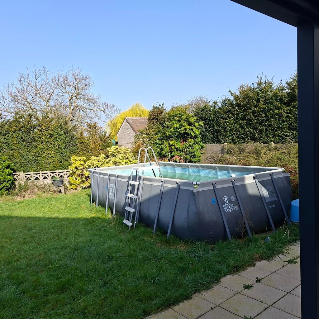 Piscine Intex avec 2 filtres à sable et échelle, Enlèvement, Utilisé