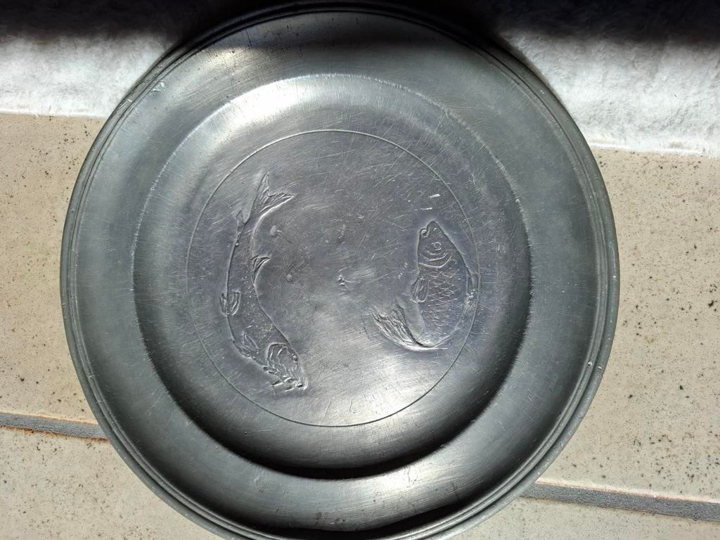 Oud tinnen bord met 2 vissen, Antiek en Kunst, Ophalen